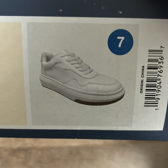Universal Threads Sneakers - Picture 2 of 4